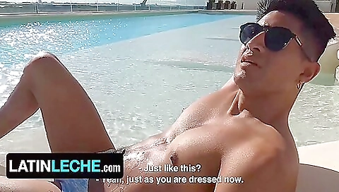 Bareback and big pussy ride and gets off for her photographer