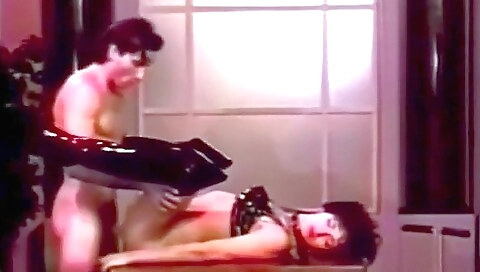 Old woman with shaved pussy fucked hard and gets her ass fucked