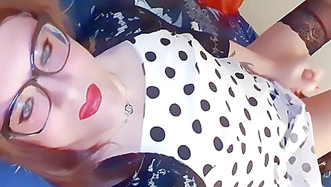 Mature mistress masturbates in lingerie and stockings