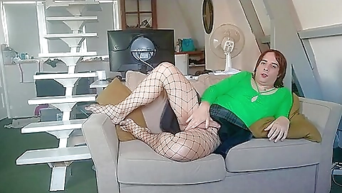 A nice brunette 18+ amateur redhead fucking in a solo video