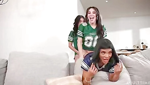 Horny older woman wants to watch a hardcore porn video