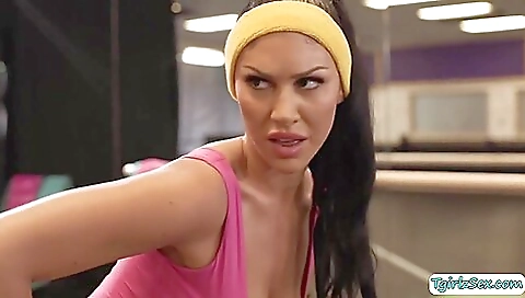 Theresia gracie and quennie have a great threesome in yoga