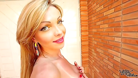 Big tits blonde milf gets fucked in the car by a guy