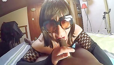 Ebony woman with stockings sucking a dick in deep throat porn