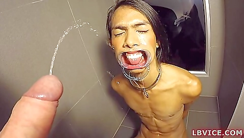 Hot brunette pussy is too tight to take a dick in this one